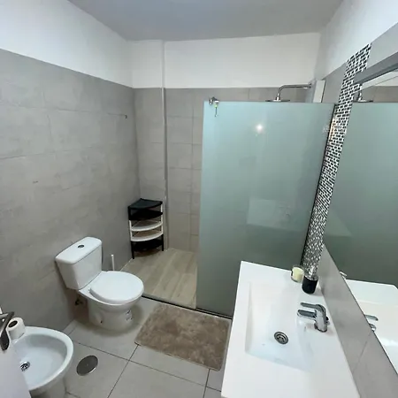 Spacious 1 Bedroom With Pool & Ocean View, Marina Palace * 아데제