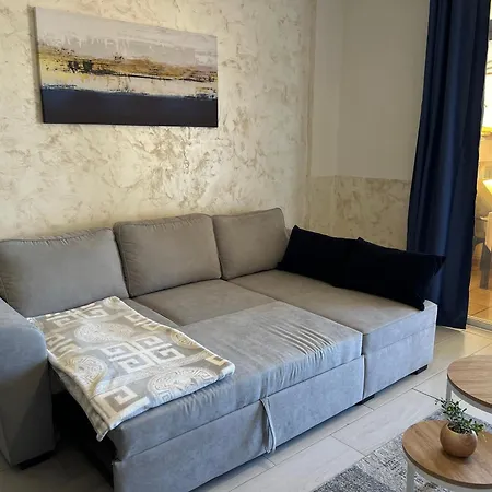 Spacious 1 Bedroom With Pool & Ocean View, Marina Palace