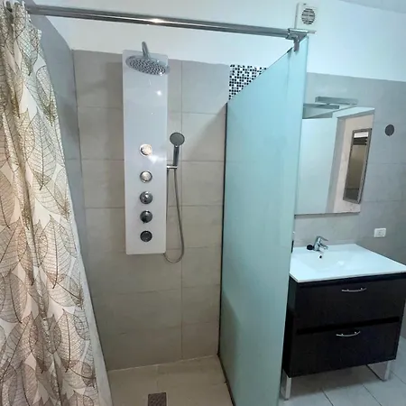 Spacious 1 Bedroom With Pool & Ocean View, Marina Palace * 아데제