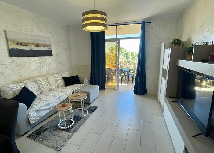 Daire Spacious 1 Bedroom With Pool & Ocean View, Marina Palace