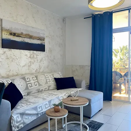 Spacious 1 Bedroom With Pool & Ocean View, Marina Palace شقة أذيخي