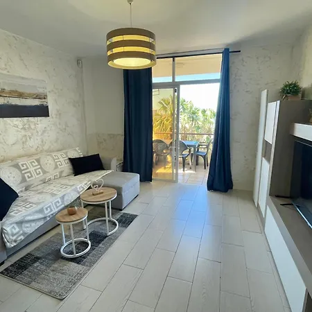 Apartment Spacious 1 Bedroom With Pool & Ocean View, Marina Palace