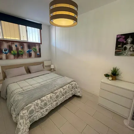 Spacious 1 Bedroom With Pool & Ocean View, Marina Palace *