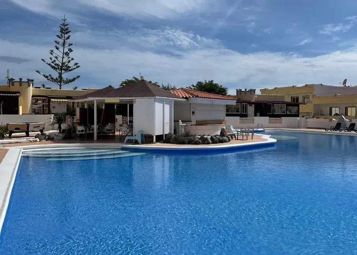 Spacious 1 Bedroom With Pool & Ocean View, Marina Palace * 阿德耶