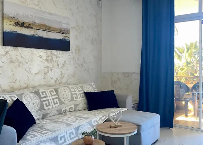 Spacious 1 Bedroom With Pool & Ocean View, Marina Palace 公寓 阿德耶