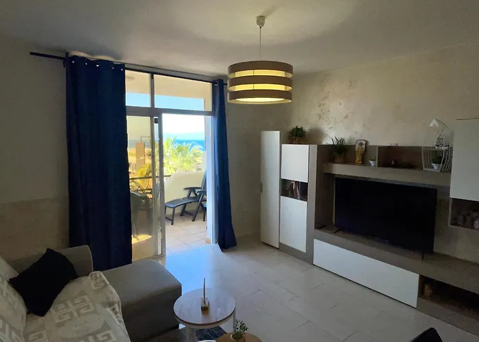 Spacious 1 Bedroom With Pool & Ocean View, Marina Palace * 阿德耶