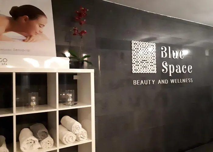 Spacious 1 Bedroom With Pool & Ocean View, Marina Palace 公寓 阿德耶